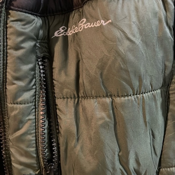 Eddie Bauer Kids Two-Tone Puffer Jacket - Picture 4 of 10